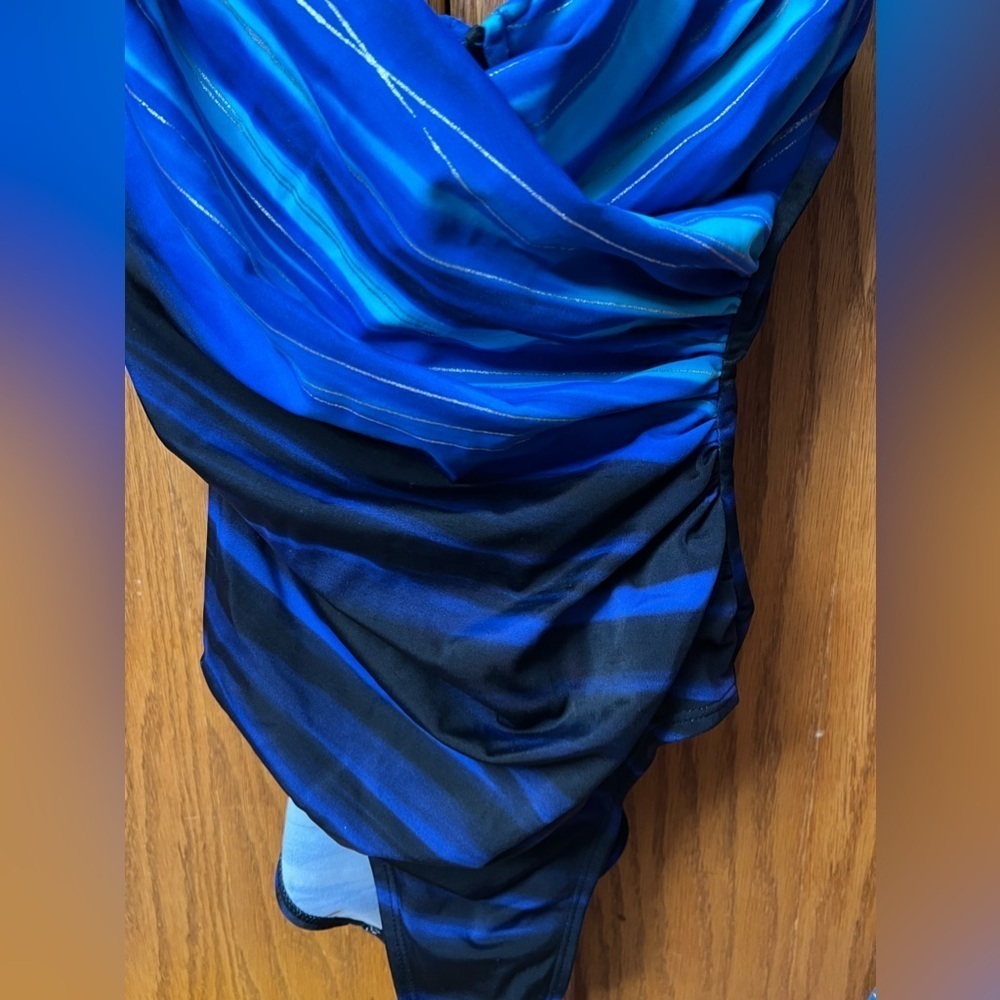 Women’s Sz 8 Kirkland Miraclesuit Swimsuit